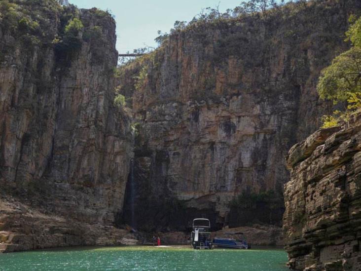Aumentan a 10 las víctimas de caída de roca sobre bote, en lago de Brasil Aumentan a 10 las víctimas de caída de roca sobre bote, en lago de Brasil