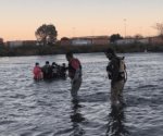 Dos mujeres y cuatro niños fueron rescatados mientras intentaron cruzar el Río Bravo