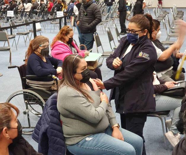 Próximo lunes arranca vacunación de refuerzo contra Covid para mayores de 40 años: Segob Próximo lunes arranca vacunación de refuerzo contra Covid para mayores de 40 años: Segob