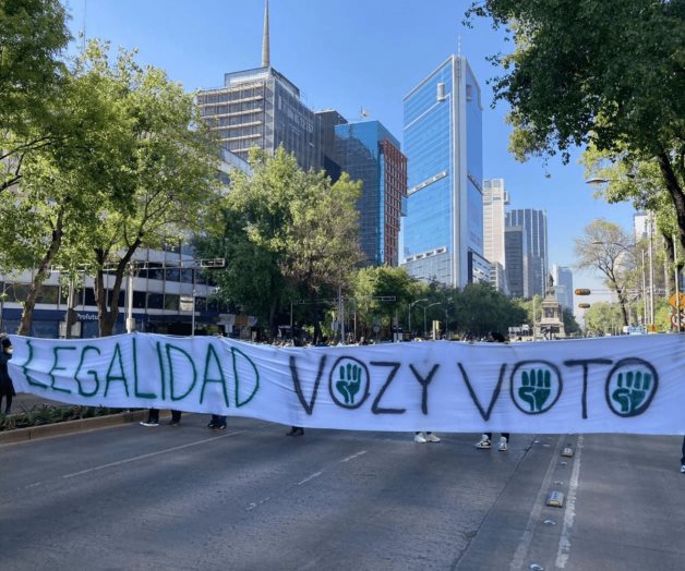 Alumnos realizan plantón pacífico en el Senado para resolver conflicto en el CIDE