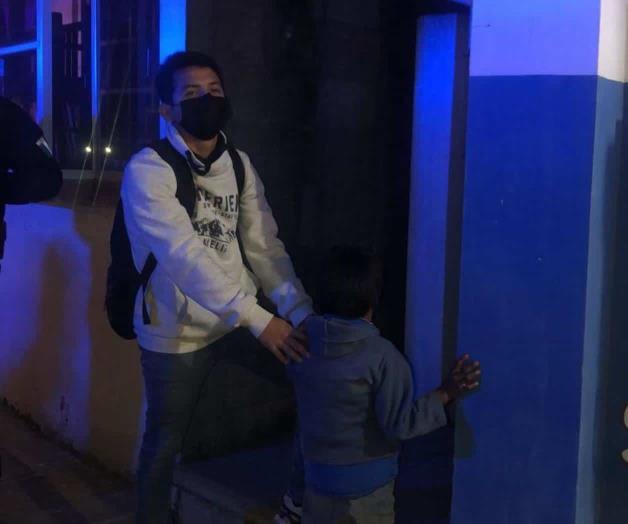 Madre obliga a su hijo de 5 años a pedir limosna
