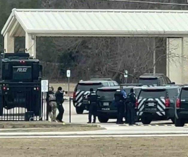 Toman rehenes en sinagoga de Colleyville, Texas