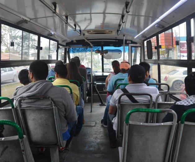 Transporte público da servicio al 50%