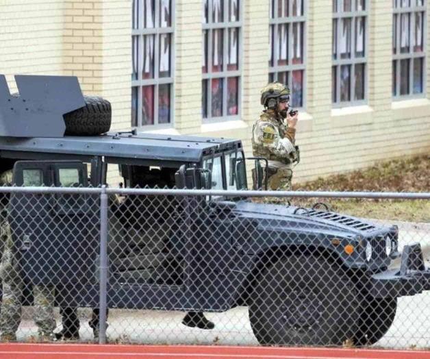 Rescatan a rehenes de sinagoga en Texas Rescatan a rehenes de sinagoga en Texas