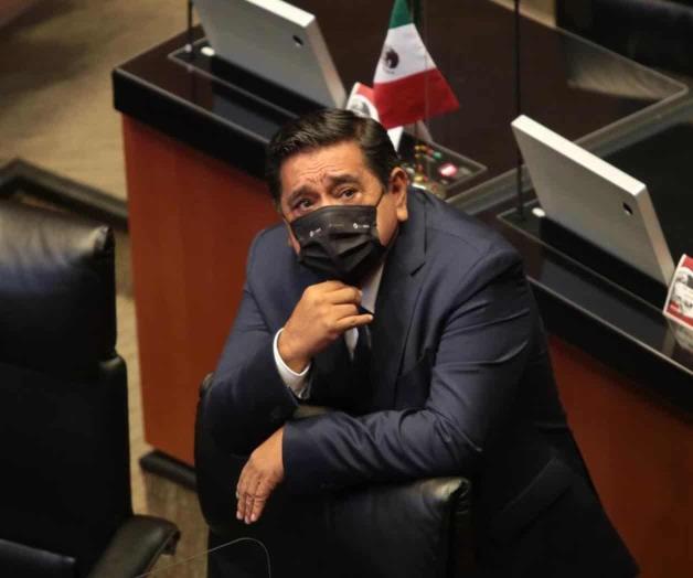 Solicita Salgado Macedonio licencia al Senado