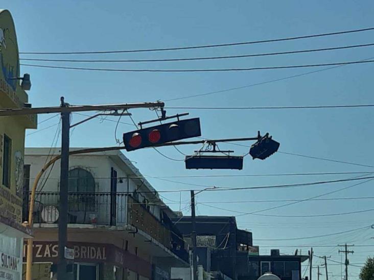 Semáforo es alto riesgo en pleno Bulevar Hidalgo Semáforo es alto riesgo en pleno Bulevar Hidalgo