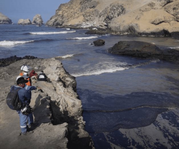 Perú: 21 playas contaminadas tras derrame petrolero
