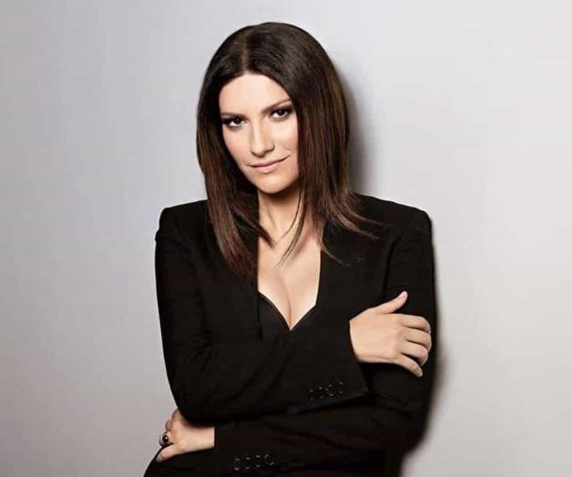 Le canta Laura Pausini a su yo del pasado en Caja