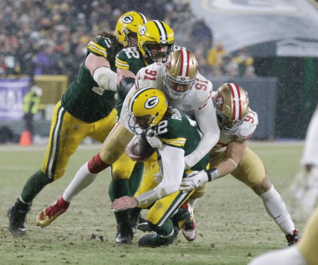 Los 49ers congelan a Aaron Rodgers y dejan fuera a Green Bay en la última jugada
