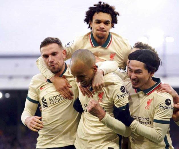 Liverpool vence al Palace y aprieta la Premier