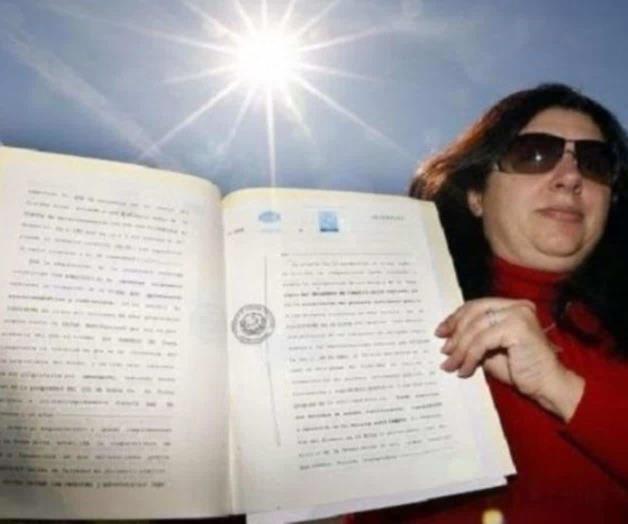 Asegura ser dueña del Sol y ahora quiere cobrar un impuesto a la humanidad