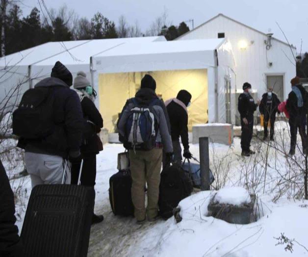 Más migrantes buscan asilo a través de frontera canadiense Más migrantes buscan asilo a través de frontera canadiense