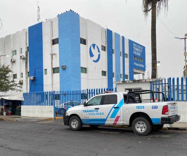 Roban camioneta de un taller... ¡con grúa!