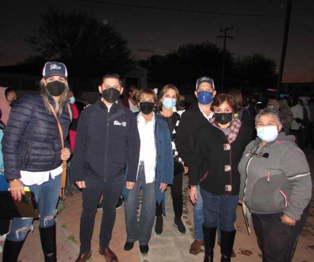 Reciben vacuna contra Covid en puente de Camargo