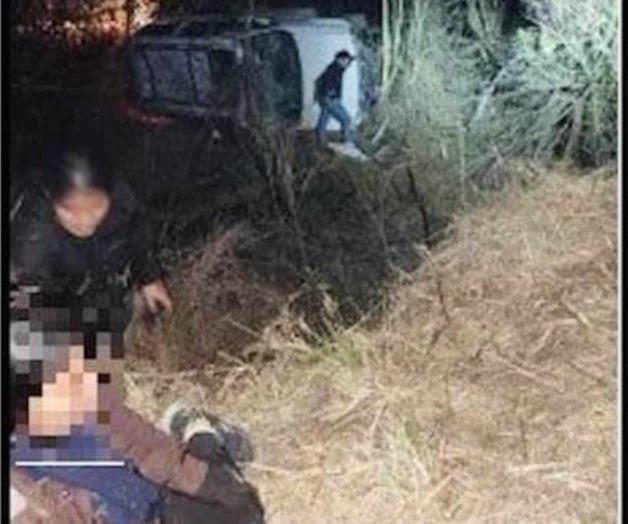 Vuelca vehículo con ilegales: 19 heridos