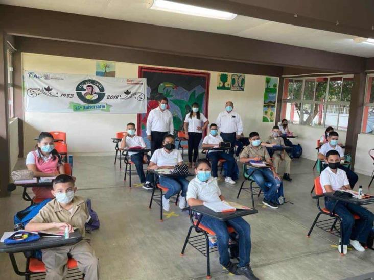Alumnos de Méndez regresan a las aulas Alumnos de Méndez regresan a las aulas