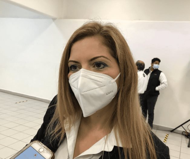 Orientan a padres de familia por inscripciones en línea