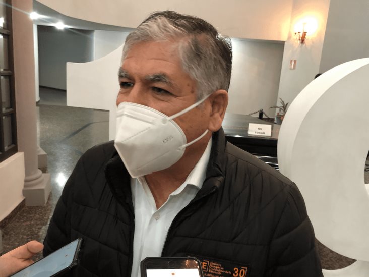 Acuden a vacunarse cerca de 4 mil maestros Acuden a vacunarse cerca de 4 mil maestros
