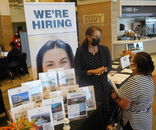 EEUU supera el temor por ómicron y añade puestos de trabajo EEUU supera el temor por ómicron y añade puestos de trabajo