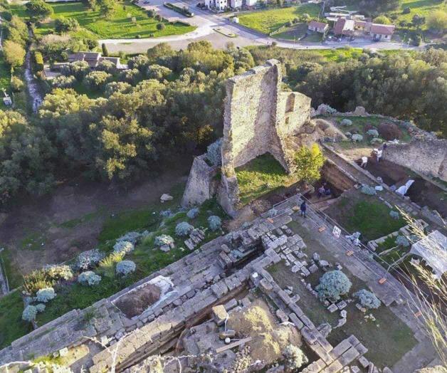 Hallan ruinas de templo antiguo