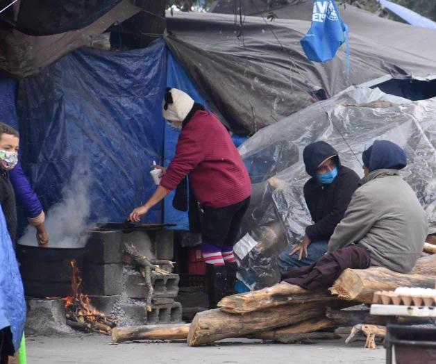 Soportan la onda polar con fogatas Soportan la onda polar con fogatas