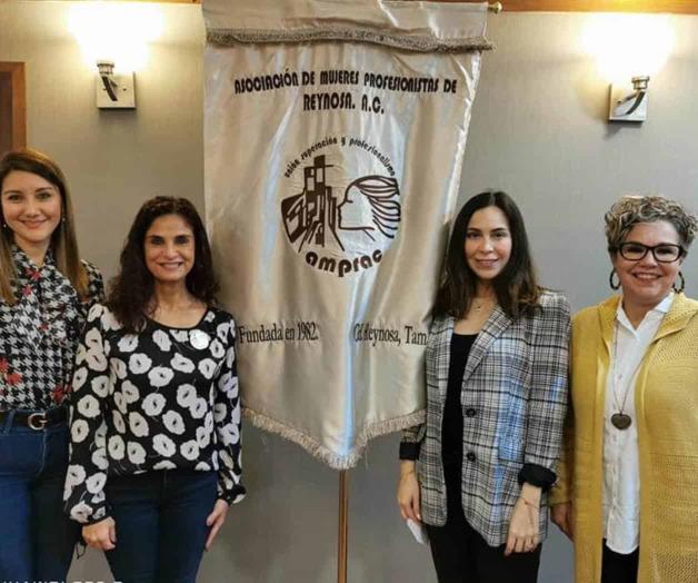 Convocan a elegir mujer del año 2022