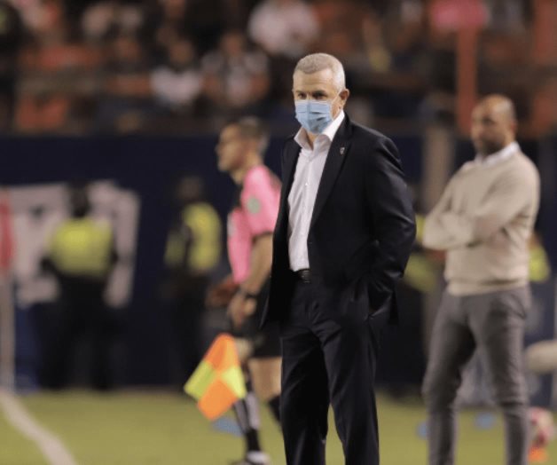 Tras papelón de Rayados Aguirre no va a renunciar Tras papelón de Rayados Aguirre no va a renunciar
