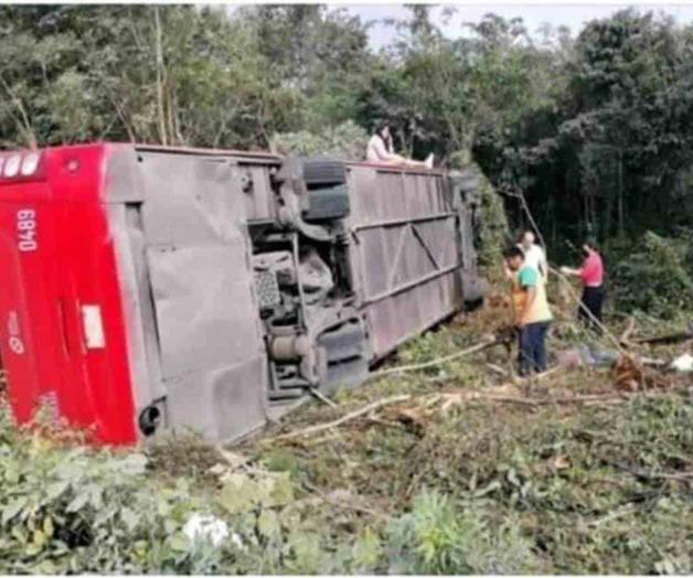 Mueren ocho en accidente de autobús en QR