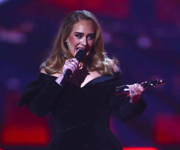 Se corona Adele en los Brit Awards 2022