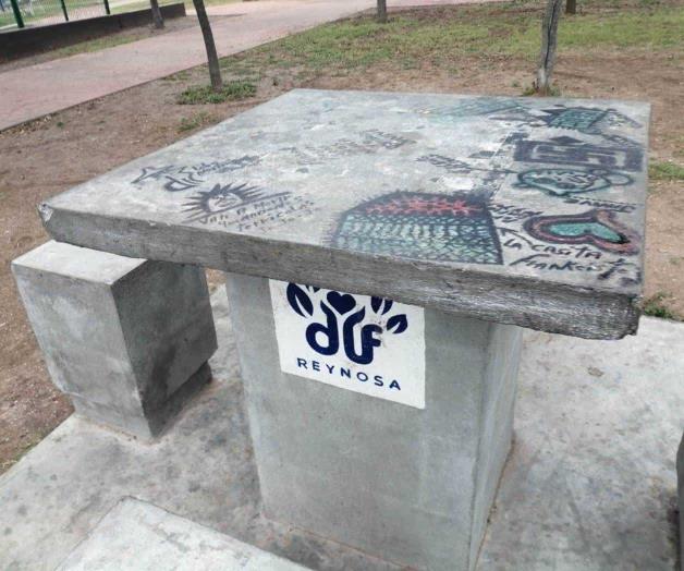 Siguen mesas de ajedrez públicas vandalizadas