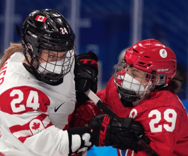 Juegan Canadá y Rusia con mascarillas