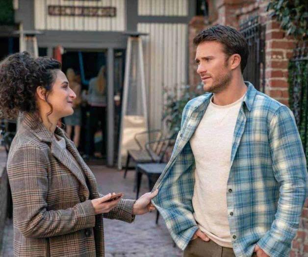 Comedia, romance y conspiración