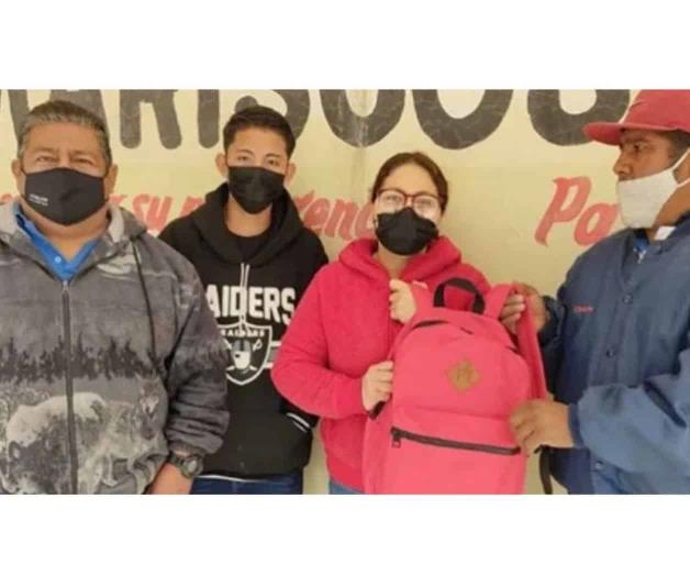 Mujer logra recuperar la mochila con 40 mil pesos que olvidó en un camión