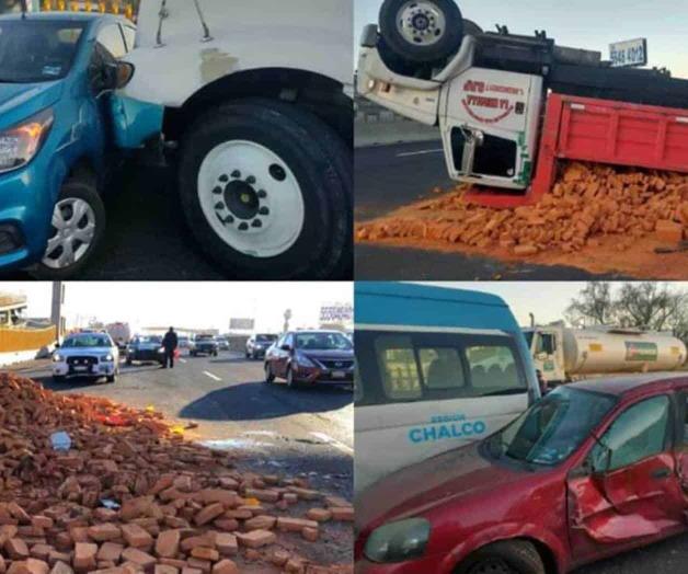 Choque entre siete vehículos provoca caos vial en autopista