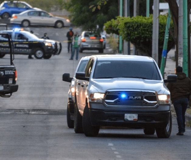 Hallan dos cadáveres afuera de universidad