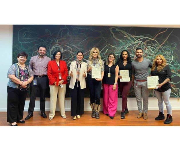 SRE entrega las primeras actas de nacimiento por identidad de género en Los Ángeles