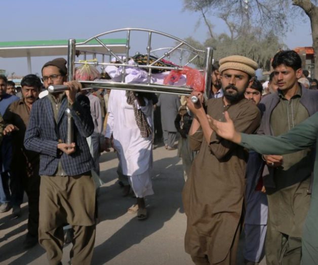 Un hombre acusado de blasfemia fue apedreado por una turba en Pakistán Un hombre acusado de blasfemia fue apedreado por una turba en Pakistán