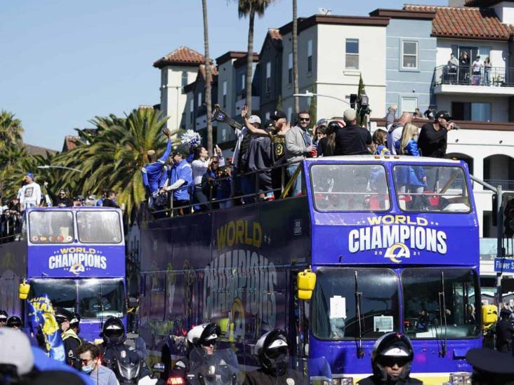 Fanáticos celebran con Rams título del Super Bowl en Los Ángeles Fanáticos celebran con Rams título del Super Bowl en Los Ángeles