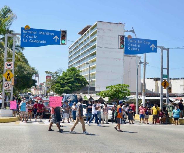 Protestan comerciantes contra Ejército en Acapulco