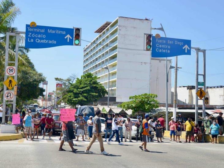 Protestan comerciantes contra Ejército en Acapulco Protestan comerciantes contra Ejército en Acapulco