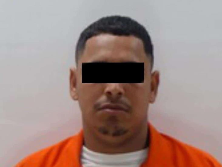 Plagia y viola a joven mujer Plagia y viola a joven mujer