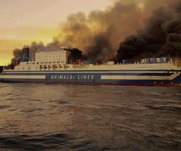 Grecia busca a 12 desaparecidos en incendio en transbordador