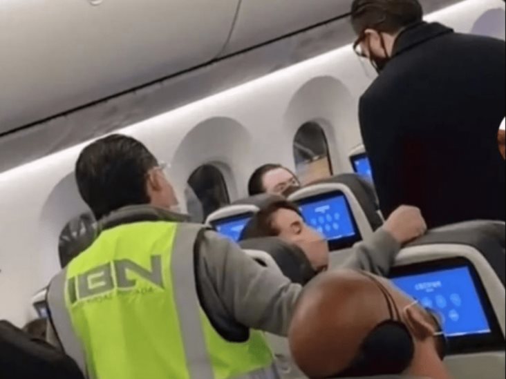 Mujer que bajaron de avión de Aeroméxico se queja ante Profeco y acusa del bullying a la aerolínea Mujer que bajaron de avión de Aeroméxico se queja ante Profeco y acusa del bullying a la aerolínea