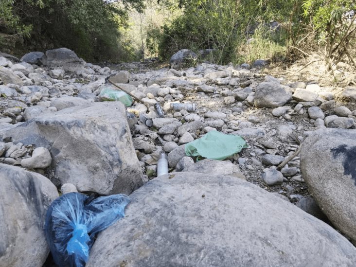 Contaminan con escombro y basura área natural protegida Contaminan con escombro y basura área natural protegida