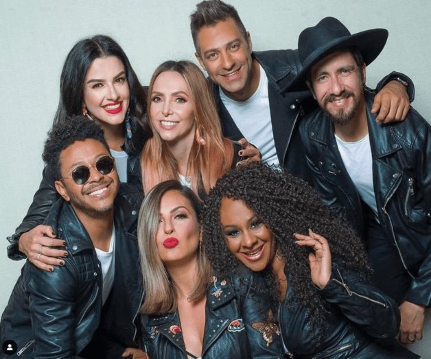 Atrás dimes y diretes