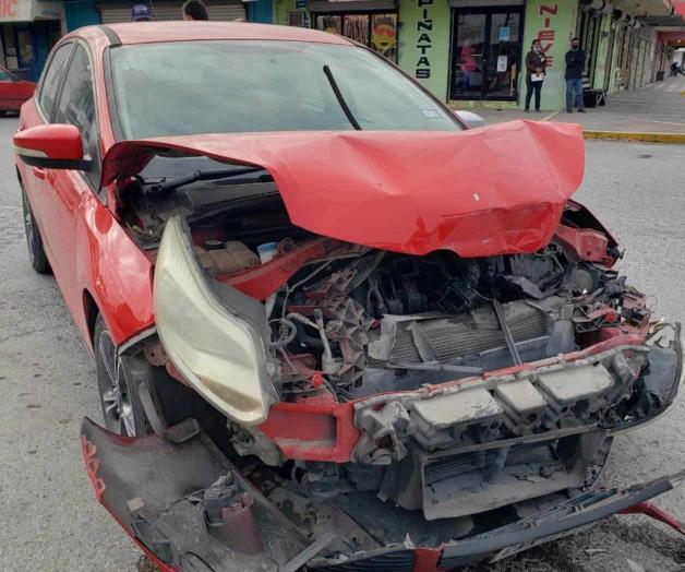 Jóvenes ‘amanecidos’ provocan accidente 