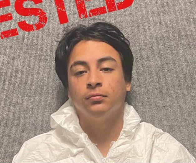 Asesina a papás y ataca a policía