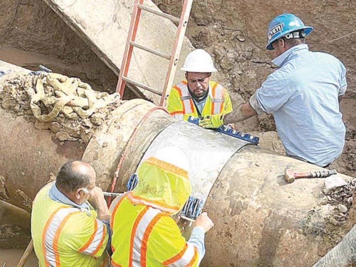 Buscan reparar la fuga de agua Buscan reparar la fuga de agua