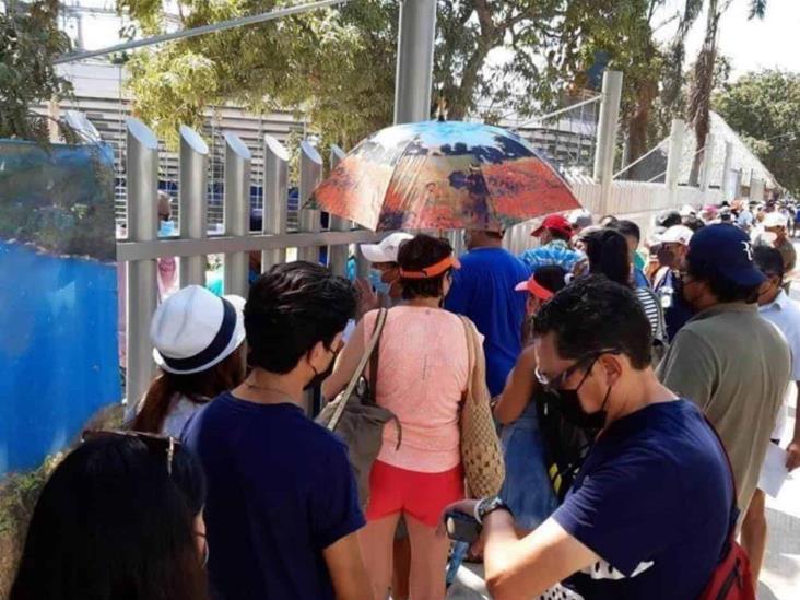 Batallan aficionados para ingresar al Abierto Mexicano Batallan aficionados para ingresar al Abierto Mexicano