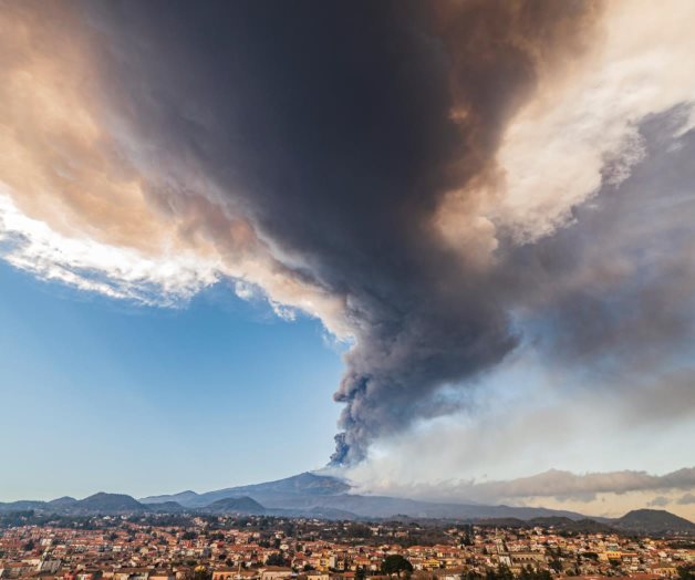 Despierta Etna; expulsa lava